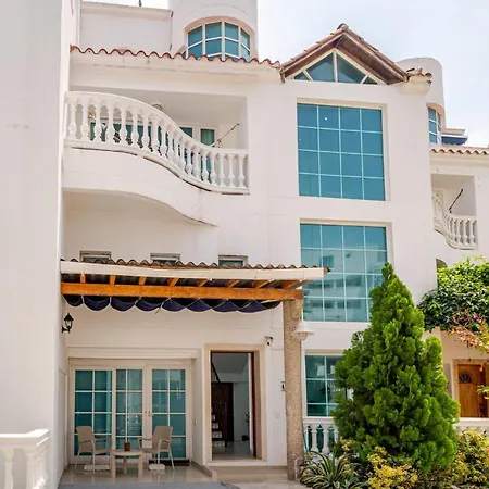 Luxury House Perfect Location Vila